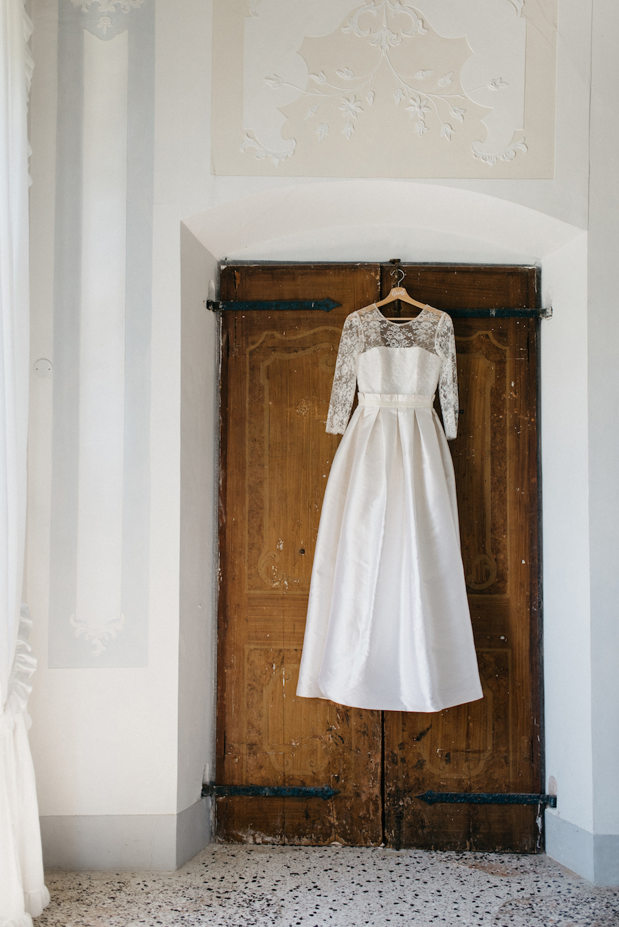 abito da sposa con maniche lunghe