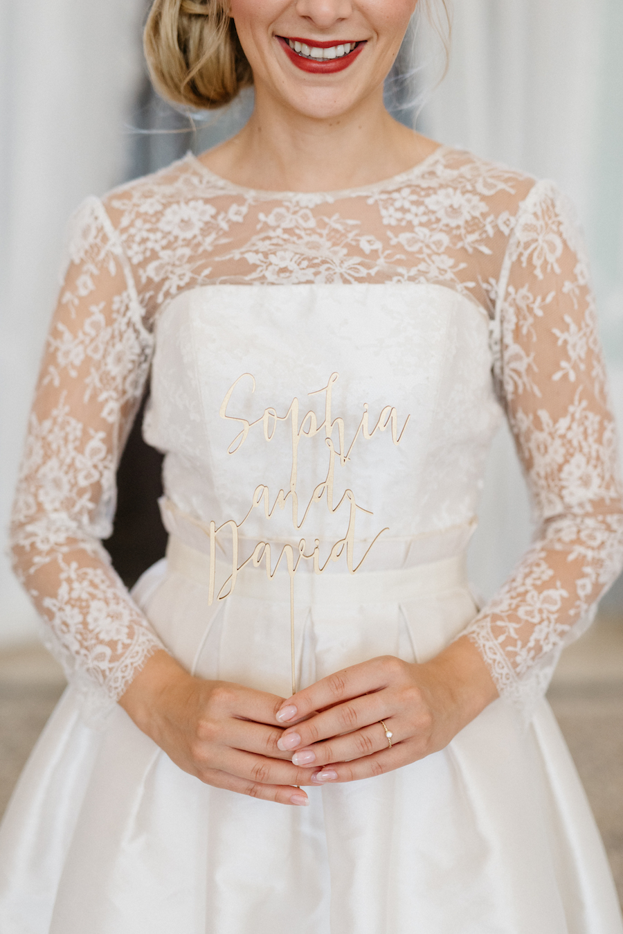 abito da sposa con maniche lunghe