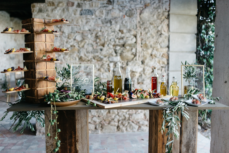 allestimento tavolo antipasti